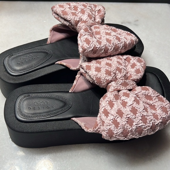 ASOS Design Wide Fit Thick Platform Bow Tie Slides Sandals - Picture 7 of 11
